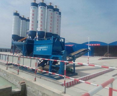 中水四局徐淮鹽客專洗石機(jī)現(xiàn)場